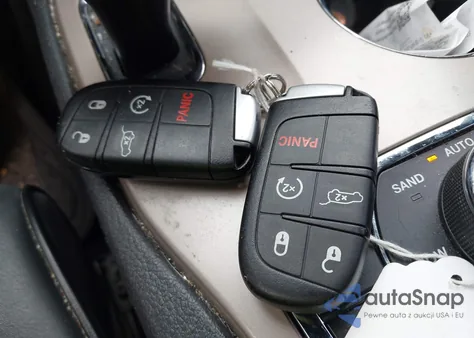 2014 Jeep Grand Cherokee Overland из США, поврежденный, VIN 1C4RJFCG9EC279339